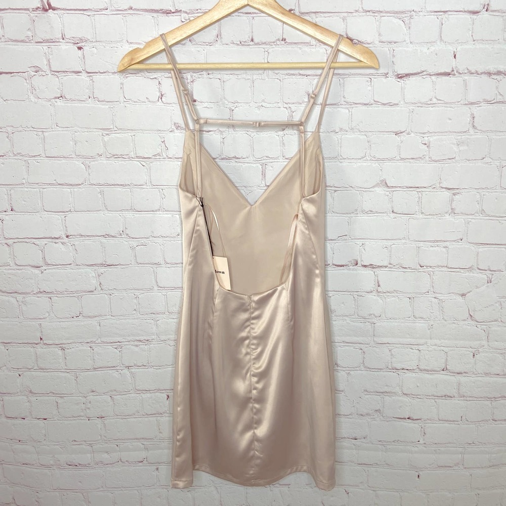 Superdown Nicole Mini Dress Nude Beige Womens XS New Flawed Slip Satin Cocktail - Picture 7 of 12